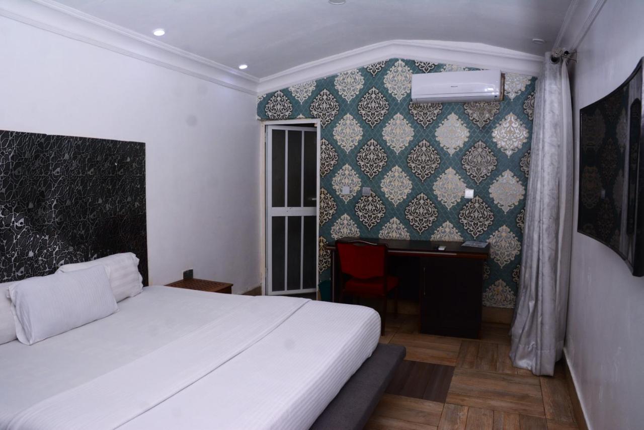 Connecting Lagos Suites Экстерьер фото